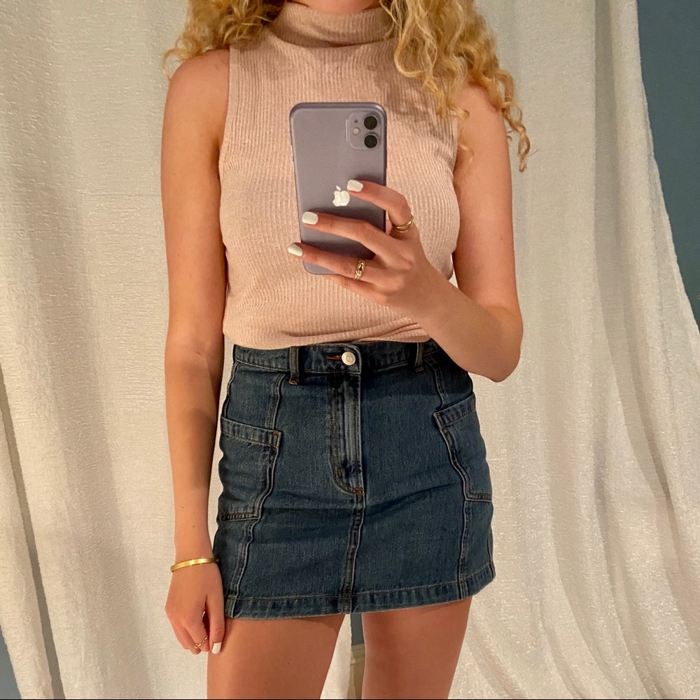 Forever 21 rose knit sleeveless mock turtleneck